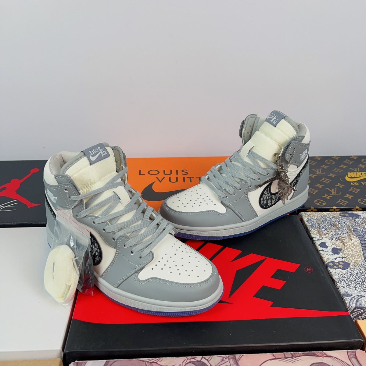 Giày Nike Dior x Air Jordan 1 High 'Wolf Grey' CN8607-002