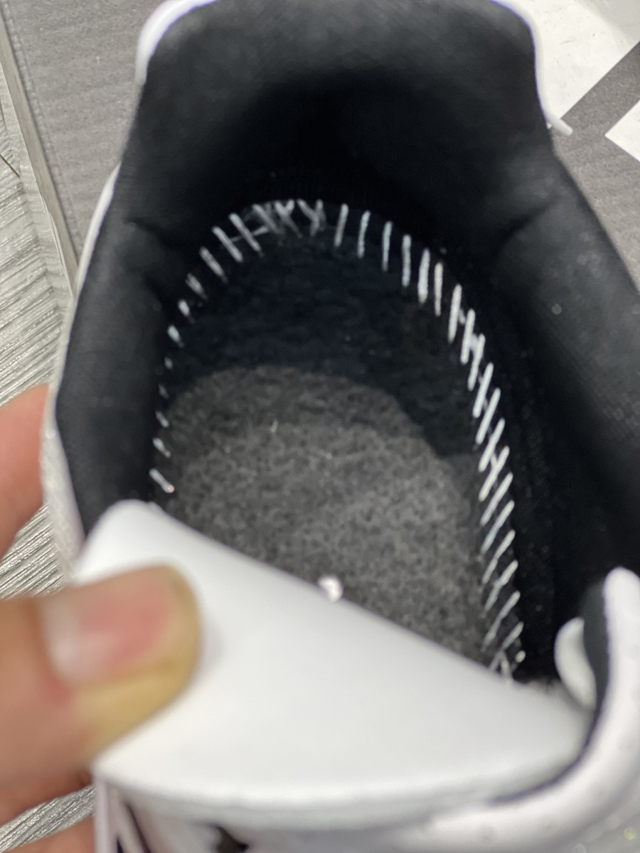 Giày Alpha Magma Màu Trắng 2022