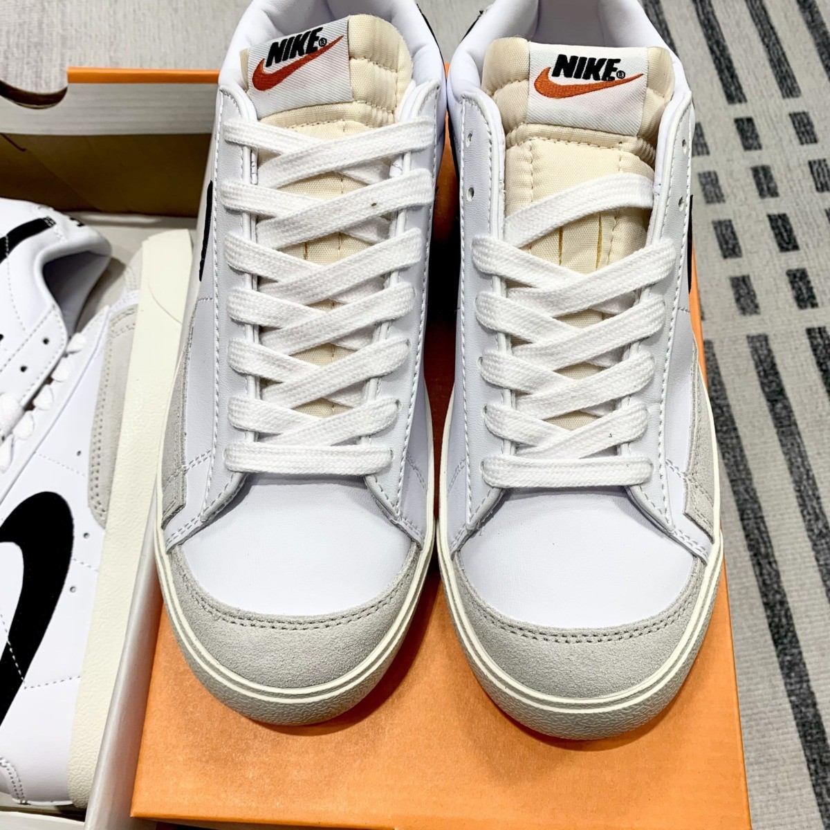 Giày Nike Blazer Low 77 Vintage White Black