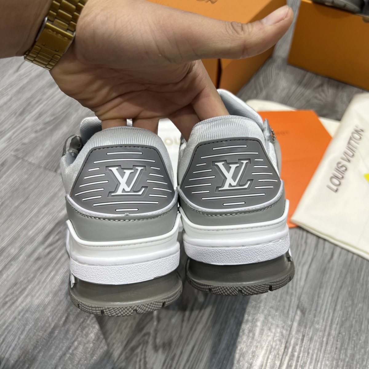 Giày Louis Vuitton LV Trainer Sneaker Grey Siêu Cấp 4 scaled