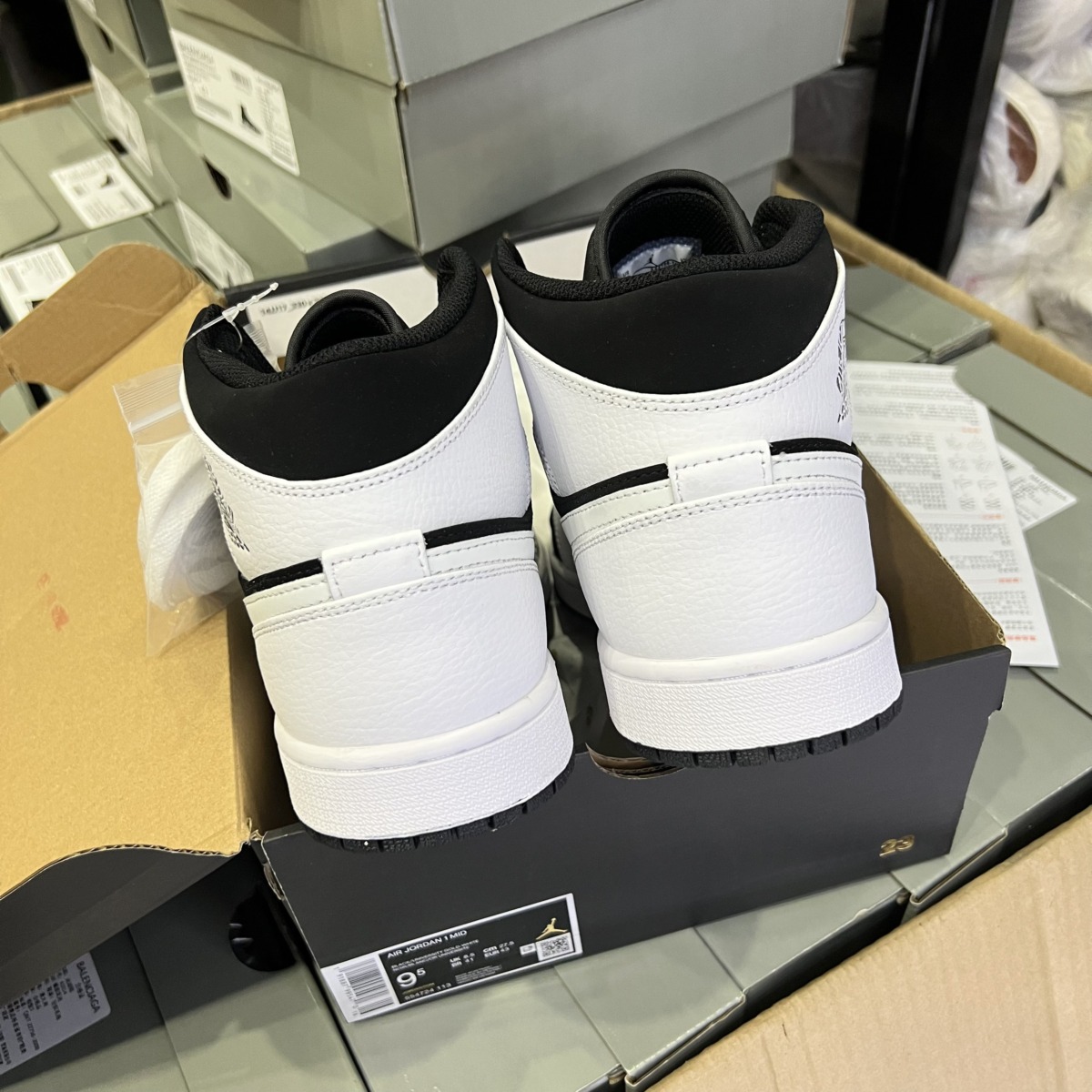 Giày Nike Air Jordan 1 Retro Mid 'Tuxedo' Like Auth