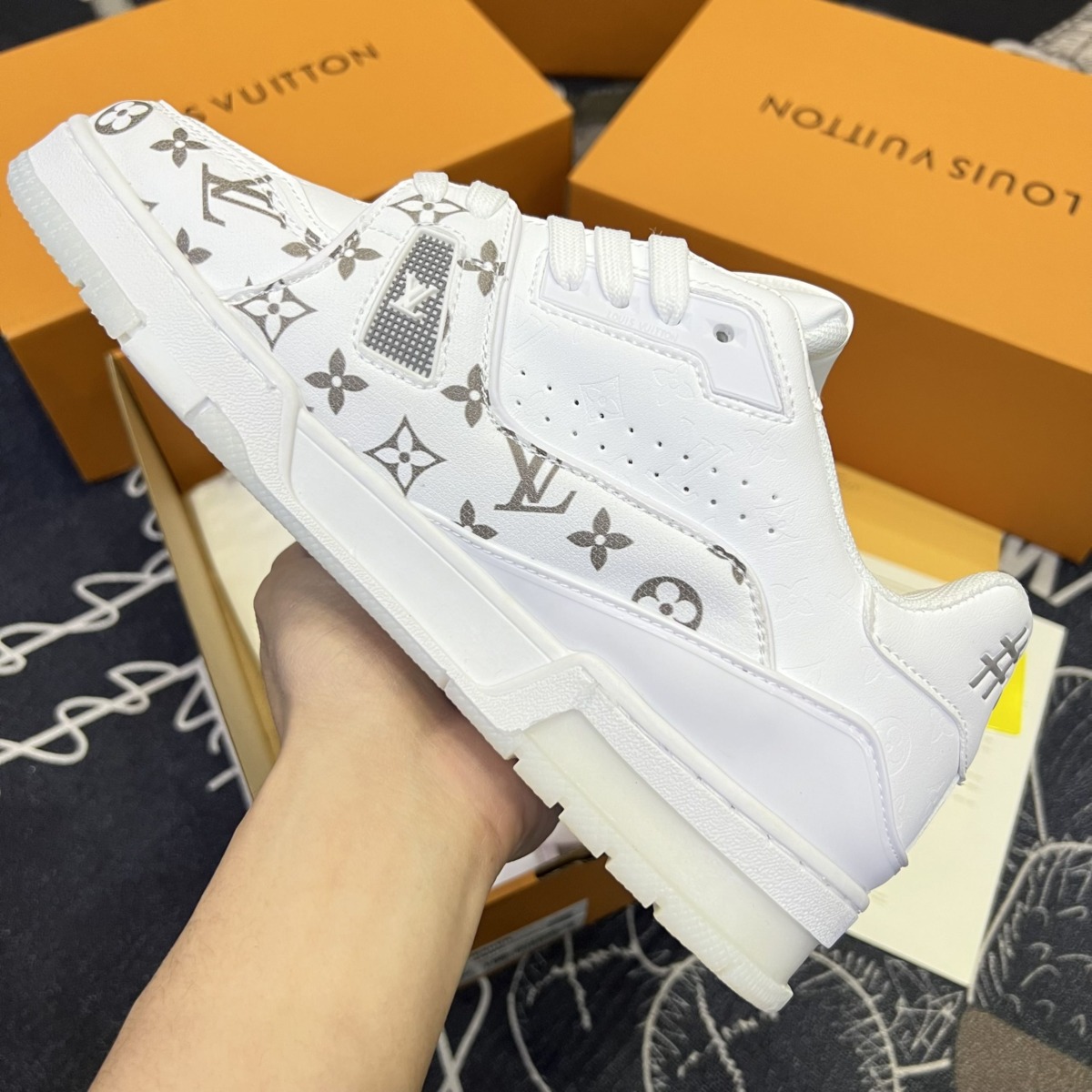 Giày Louis Vuitton LV Trainer 54 Trắng LikeAuth3 scaled