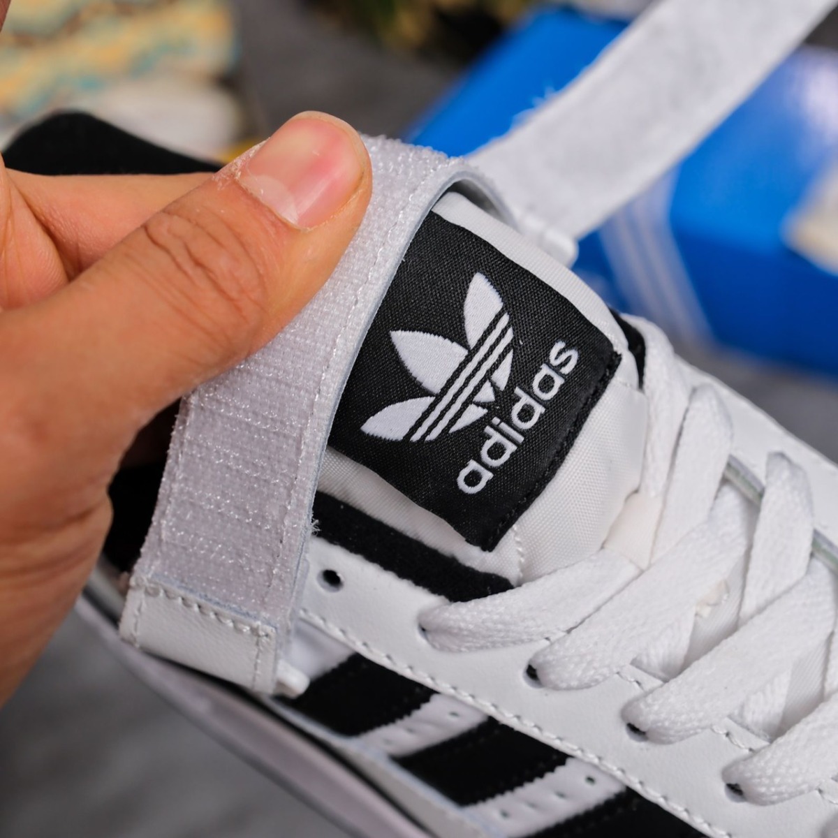 Giày Adidas Forum 84 cổ thấp đen trắng