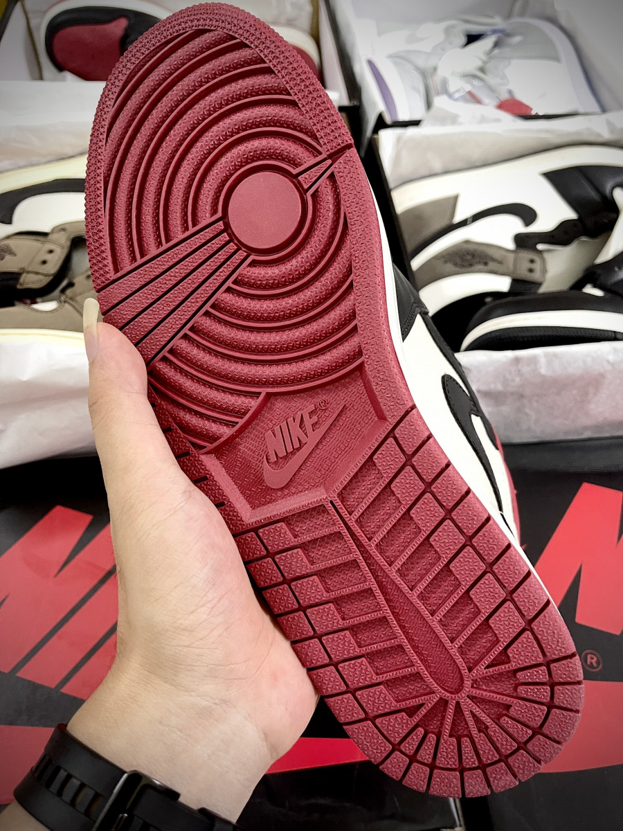 Giày Nike Air Jordan 1 Retro High Bred Toe