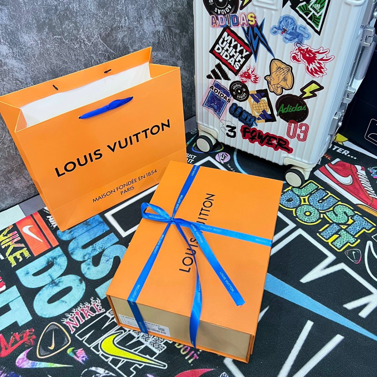 Giày Louis Vuitton LV Trainer Maxi Trắng Auth Tuồng