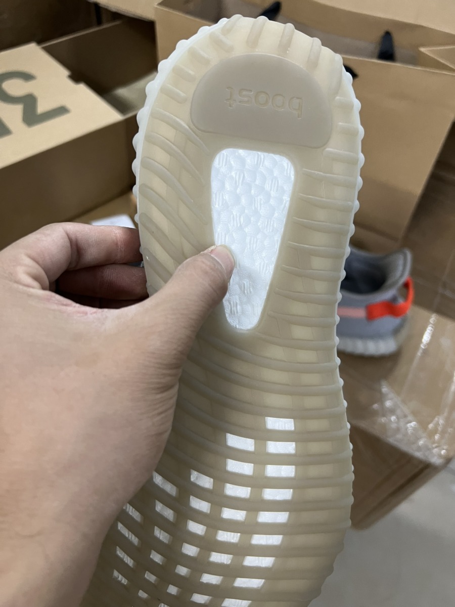 Giày Adidas Yeezy Boost 350 V2 ‘Tail Light’ FX9017 Like Auth