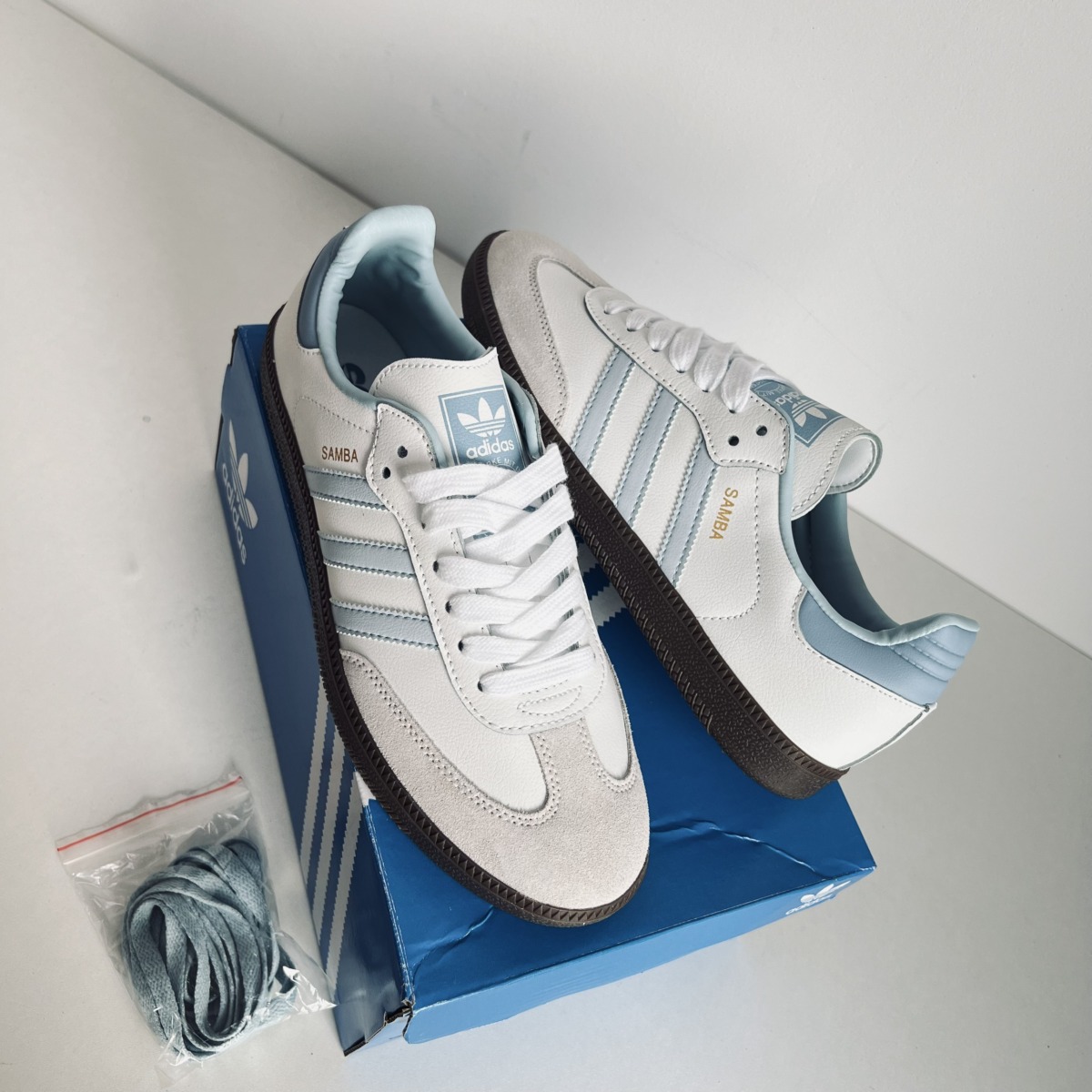 Giày Adidas Samba OG 'White Halo Blue Gum'